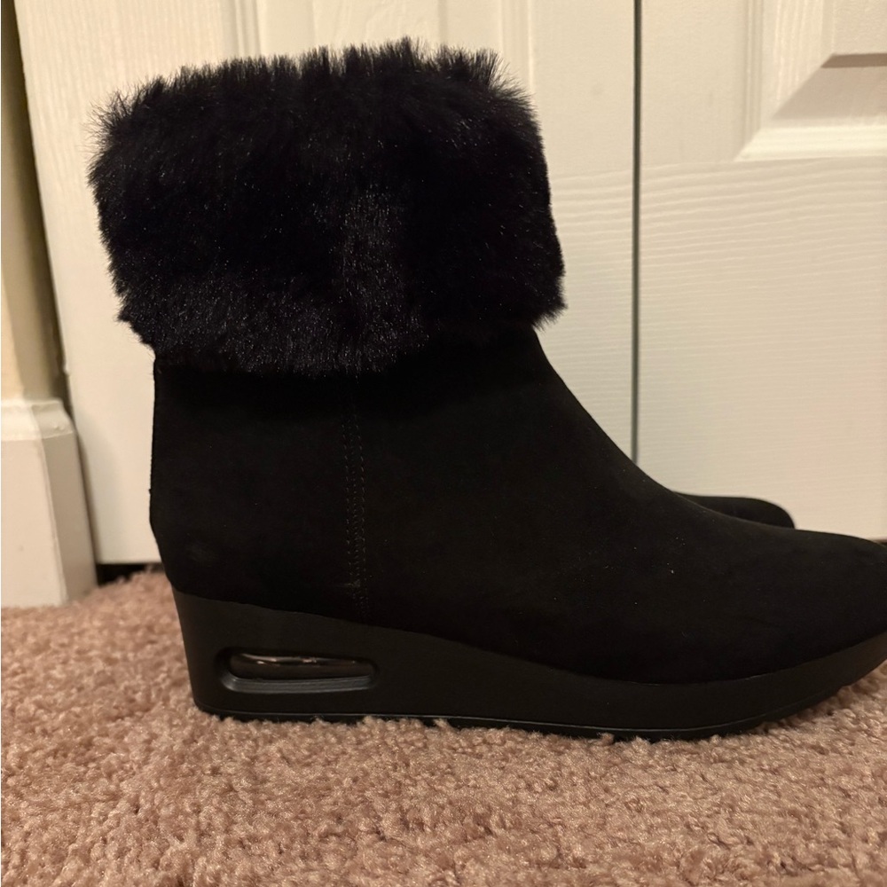 DKNY BOOTS. NWT. SIZE 7